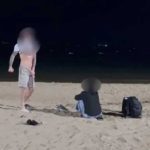 游客与老妇沙滩不雅行为 被警察当场抓包