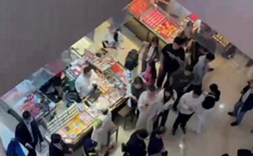 金价暴涨平台却倒闭 上百名苦主围堵爆流血冲突