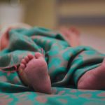 独留2月大婴儿在车内逛街 42岁妈妈遭警方逮捕