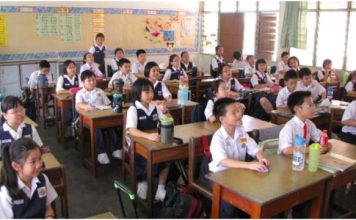 教育部拟统一学生校服 不禁让人想起当年“黑鞋白鞋”