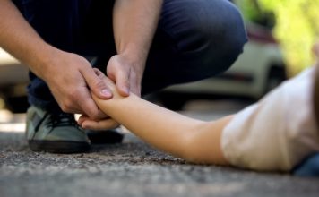 上课上一半突然倒下 21岁男大生当场猝死