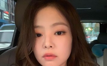 Jennie上机笑容满面 下机却全程冷脸