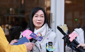 “整形皇后”癌指数再飙升 已签放弃治疗