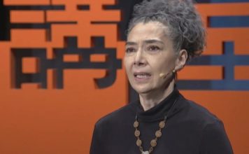 女婿换心失败骤逝 女星演讲台悲痛喊冤