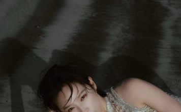 女星抛开女强人包袱 黑蕾丝透视装秀玲珑曲线