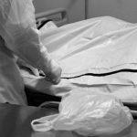 妈妈毒杀3岁及8岁儿女 自己轻生获救