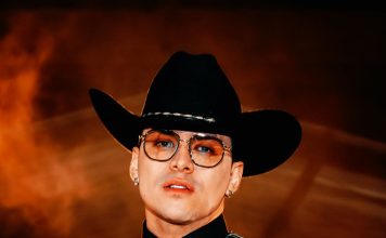 6小时前仍更新社媒 知名歌手惊传坠机身亡