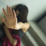 女子遭3男集体“捡尸” 男友打电话来揭发兽行