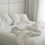 已婚男陪小三买事后药 手机还藏私密影片