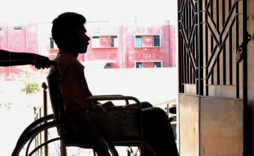 为了想当医生走火入魔 男子自断左脚骗入学资格