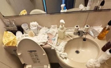 2可爱女生入住酒店 离开后房内到处脏纸巾