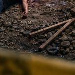 老板拿木棍插嘴旋转 男子讨薪水被打死弃尸