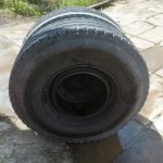 罗里轮胎失控脱落 冲进店铺撞飞女子重伤昏迷