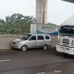 高速路上现无人驾驶轿车 司机身亡卡车司机一路护航