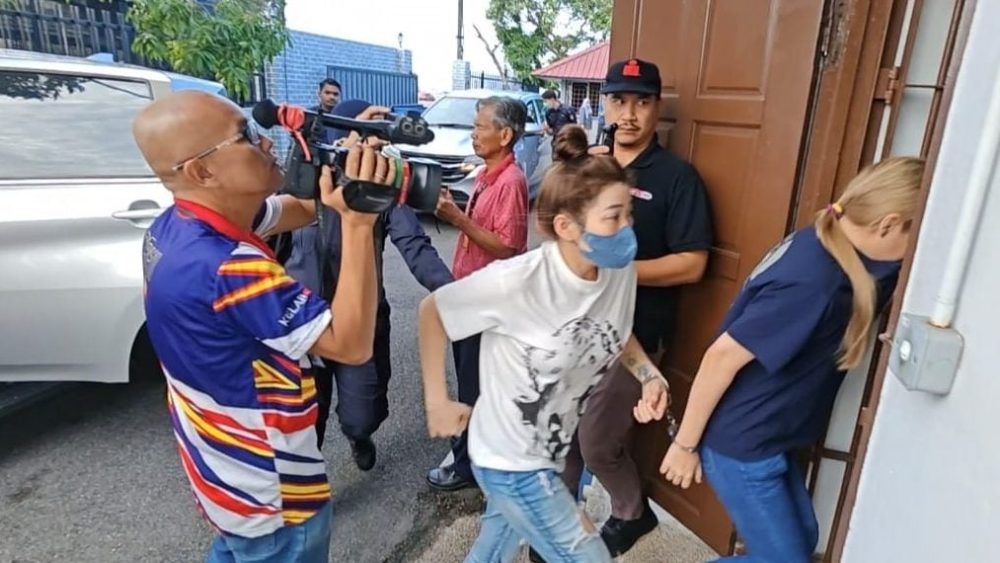 efbc88e5b7b2e7adbee58f91efbc89e69f94efbc9a2e58d8ee794b72e8b68ae5a5b3e8a2abe68ea7e68ba5e6af92e8b4a9e6af92-e88ba5e7bdaae68890e6adbb-1-aspect-ratio-1600-900