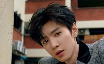 三人同行的婚礼迎宾照 男星加入新人大合影