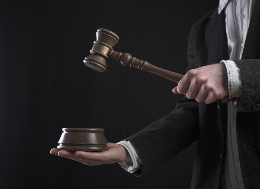 hammer-10016265_1280