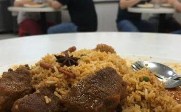 华裔男吃牛肉饭噎喉 面色瞬间发紫