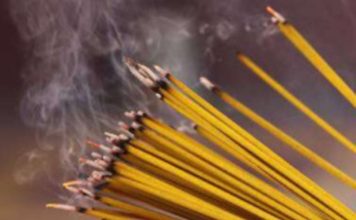 男子年初一拜完神 竟刮出5万大彩