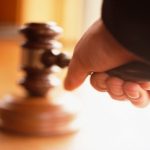 “不男不女,脱光也没人看” 男子羞辱堂妹被控上庭