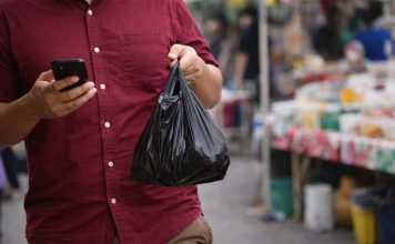 斋戒月市集看见太多人“偷喝水” 小贩:目测70%人没斋戒