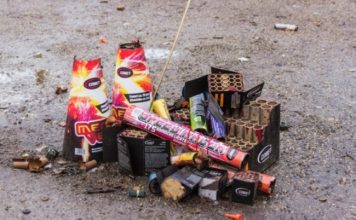 放烟花操作不当 恐怖爆燃瞬间夺8条人命