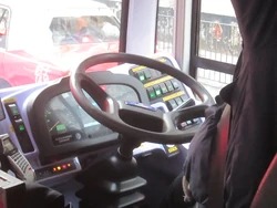 上个月才入职就没命 巴士司机走到驾驶座上猝死