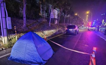 男子离奇躺在马路 遭3车连环辗毙成肉泥