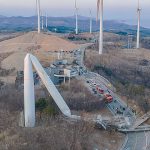 塔柱突断裂倒下 差几秒砸中路人