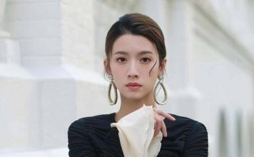 街头偶遇蔡思贝 黑色性感造型大秀长腿