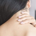 别再乱扭脖子了 女子“咔”一声导致中风