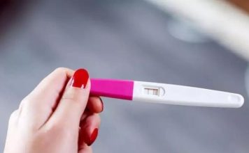 趁父亲出差搞上亲妈 半年后母怀孕父蒙在鼓里