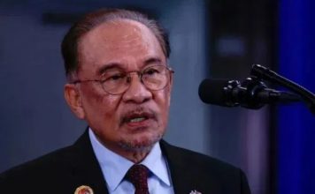 “叛国”指控引发国会大混战 安华与反对党隔空交火