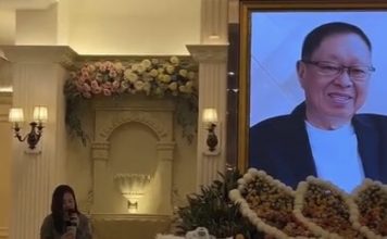 “我永远是你的戴太太” 凯儿灵堂哭成泪人