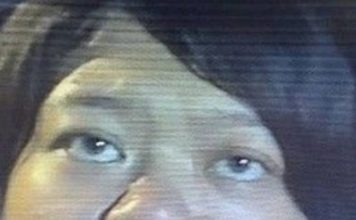 驾车拖行并撞死警察局长 女毒虫遭判死刑当场腿软瘫坐