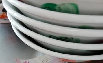 员工捡到RM100立刻上交 面档档主社媒寻人成功归还