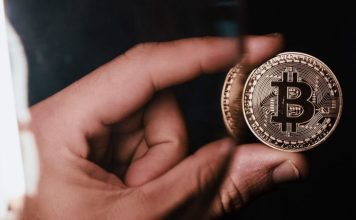 黑警强抢手机查无证据 转头变脸勒索40万