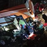 山路巴士失控坠河 酿18死20伤悲剧