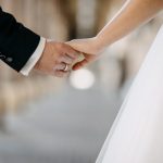 男子娶到了吸血鬼 公司公款被卷走信用卡还被刷爆