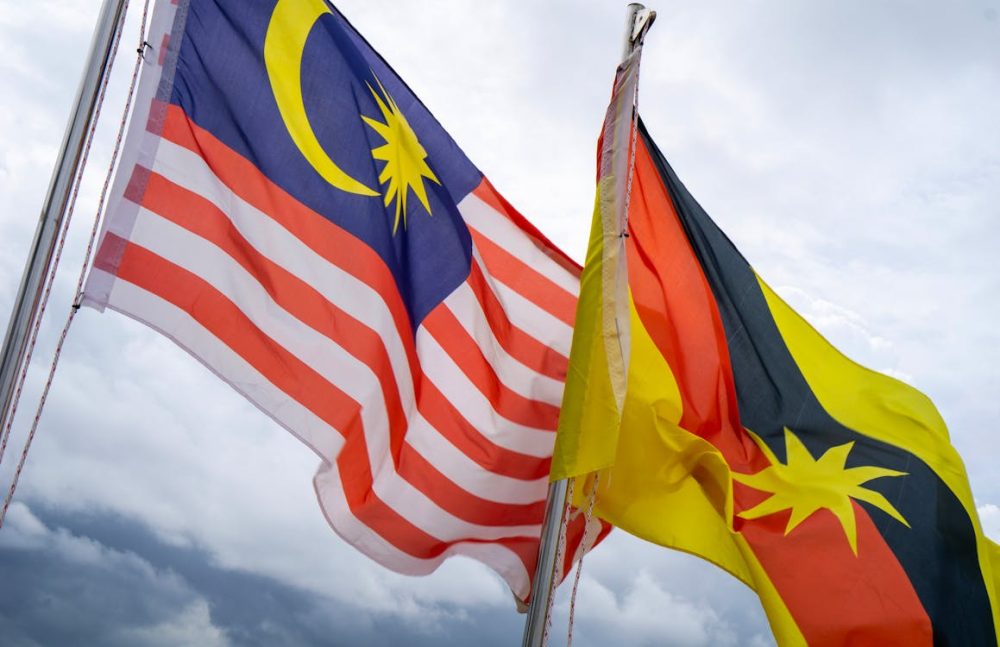 free-photo-of-flags-of-malaysia-and-the-state-of-sarawak