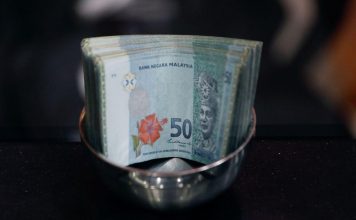 女子好心想救济穷学生 却遭陌生孕妇私讯要钱