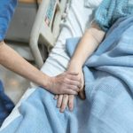 探访患乳癌女儿 妈妈竟意外查出癌症末期