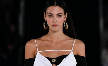 2026冬奥最美亮点 影帝女友持国旗登场