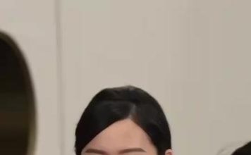 陈法拉全素颜被偶遇 亲民合照尽显“女神”风采