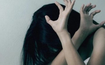 老师带她去避雨竟变开房 少女控告侵犯后坠楼身亡