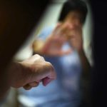 传色纸条还多次侵犯同学 少年闯大祸爸妈责任难逃