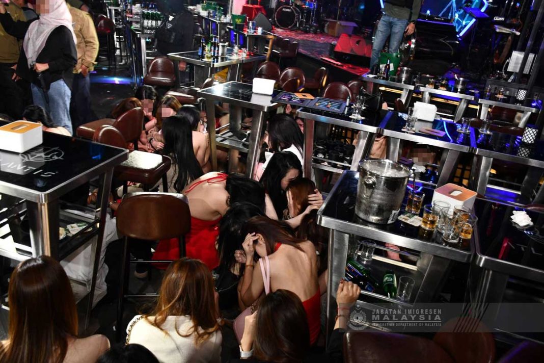 20260301CPKK34c_HANG_FLOWER_CLUB_cr260301martinA05