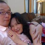 资深媒体人拥吻爱妻 晒婚姻日常甜炸网友