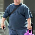 骑士因路怒挥拳打司机 被判入狱3周