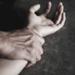 10年友情毁于兽行 华裔男强拉女友人欲侵犯